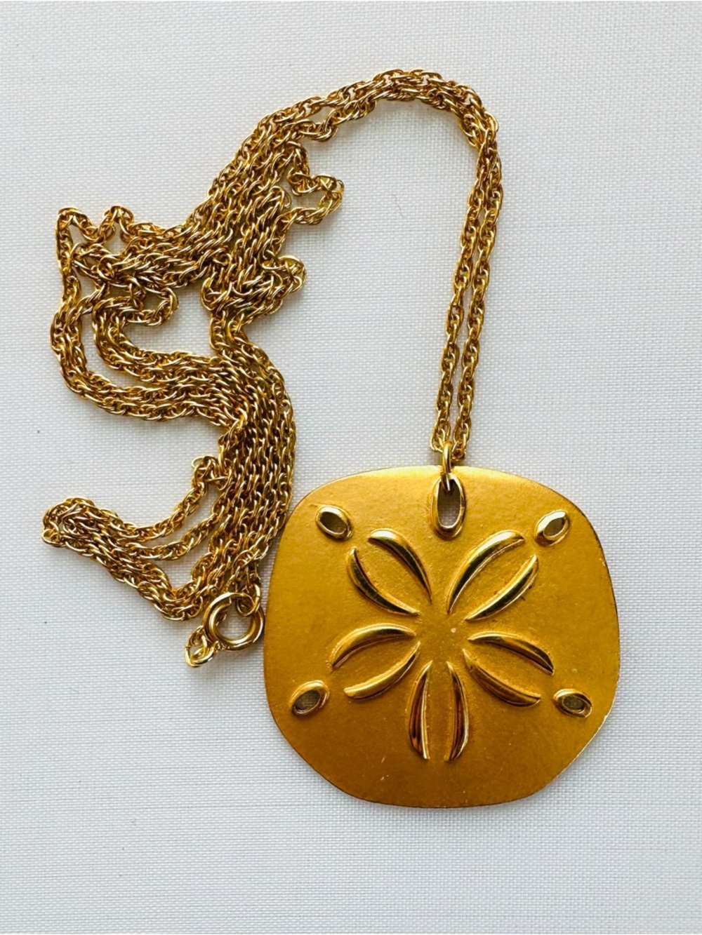 Vintage Gold Tone Sand Dollar Shell Pendant Necklace NOS New Old Stock